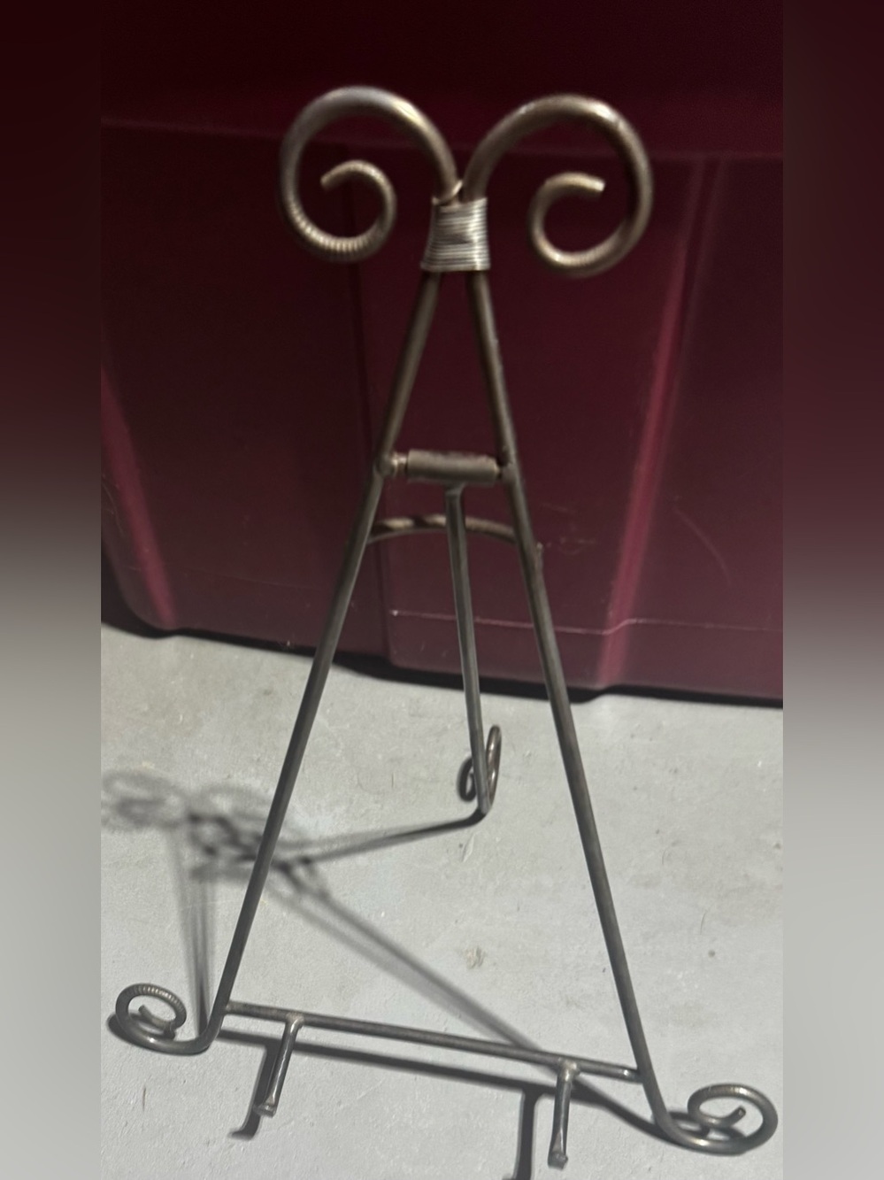 Decorative Metal Easel Stand in Pewter Finish